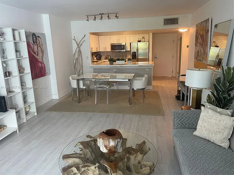 2301 Collins Ave #619 — Photo 11