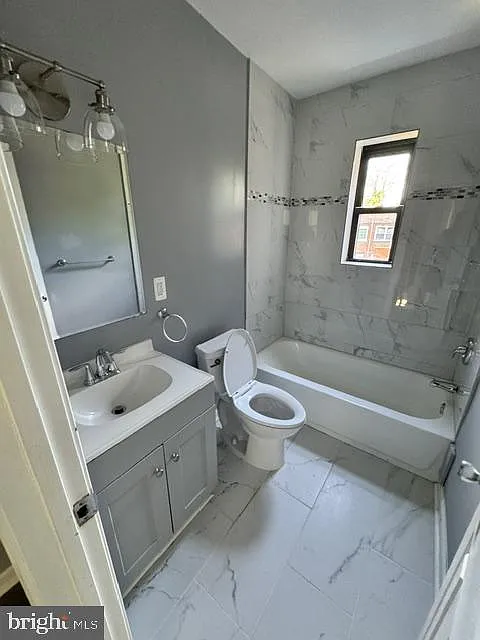2 bed, 1.0 bath, 966 sqft, $2,000 — Photo 3
