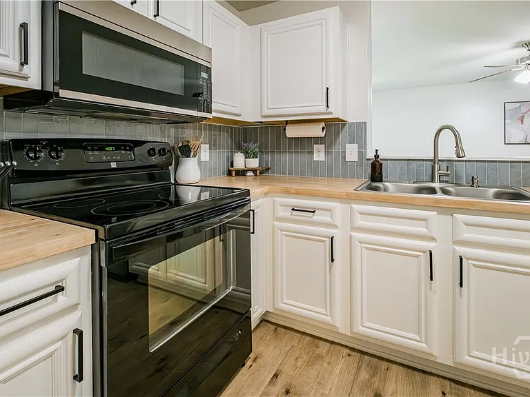 17 Raintree Way — Photo 10