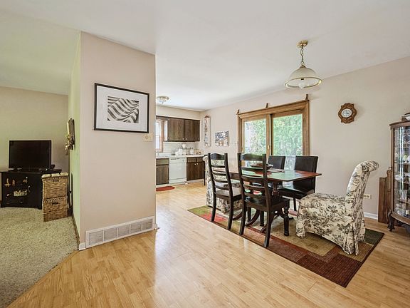 3rd image of 34W962 Stanton Dr