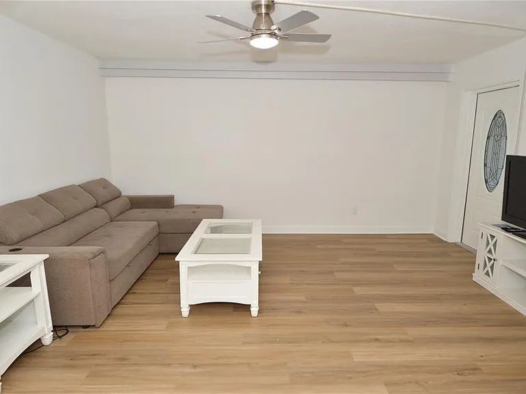 4700 Cove Cir #107 — Photo 18