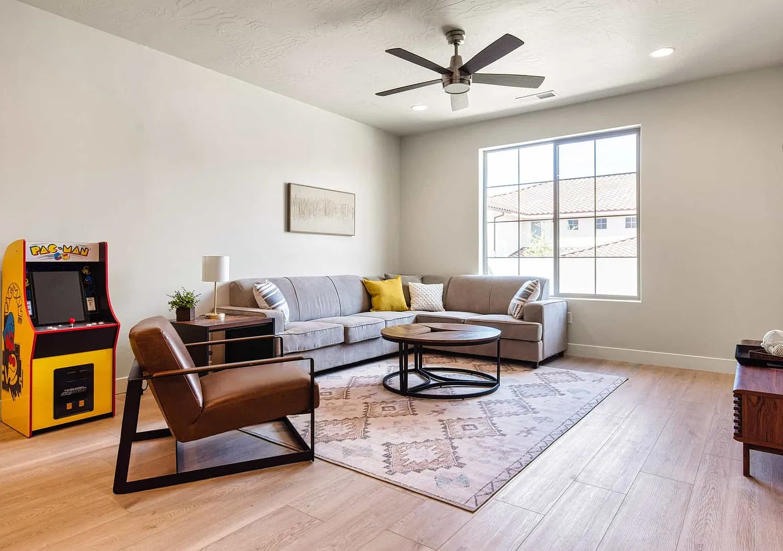Modern 3-Bedroom, Home in Escondido at Sienna Hills! — Photo 4