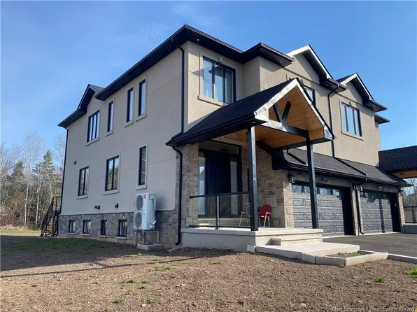 135 Charles Lutes Rd, Moncton, NB E1G 2P8