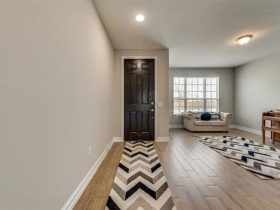 2nd image of 2909 Ipswich Ln