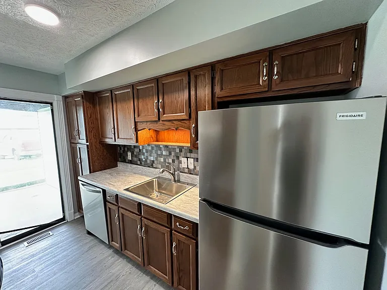 40 Greenbriar Dr #1A — Photo 12