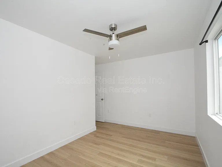 134 E Market St — Photo 9