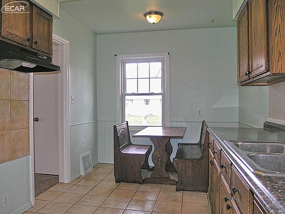 3rd image of 2346 Southampton Ave