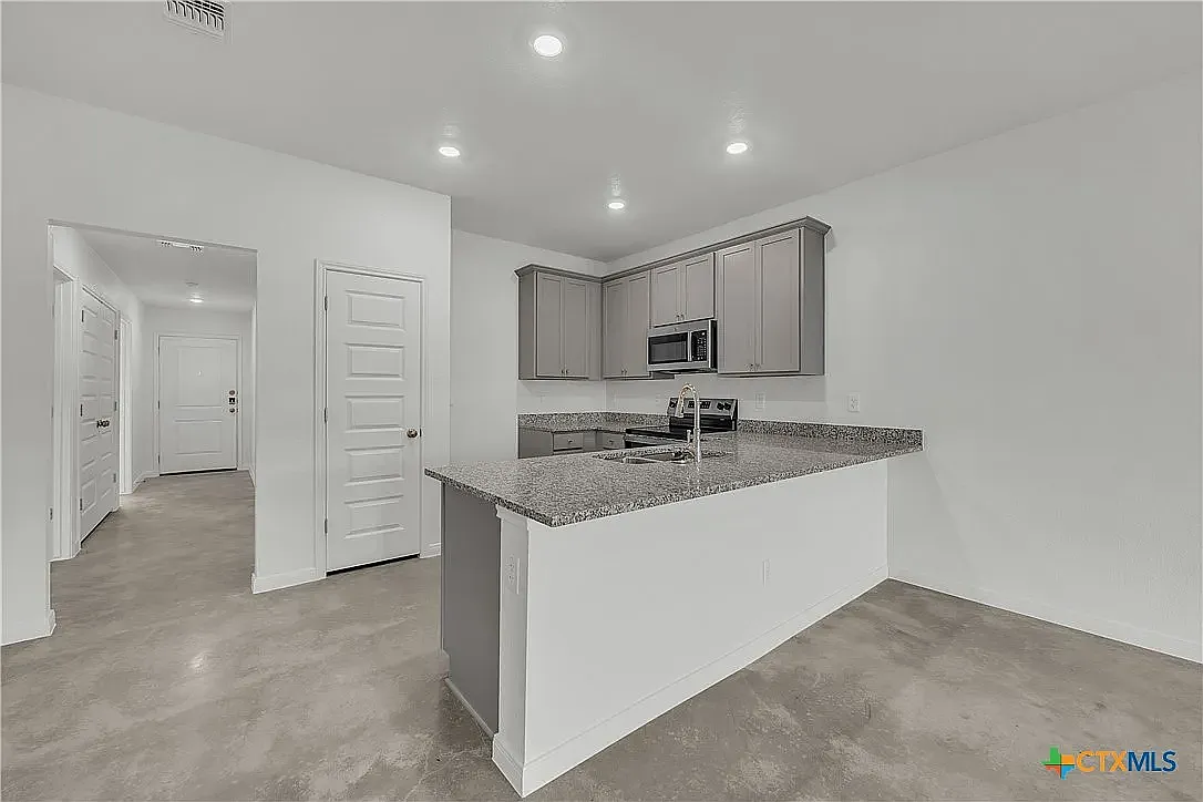 3 bed, 1175 sqft, $1,550 — Photo 2