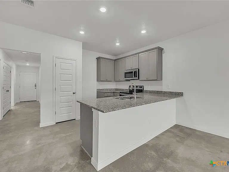 904 Cherry Laurel Ln #B — Photo 2