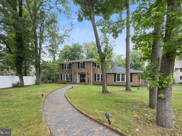 1809 E Fireside Ct, Cherry Hill, NJ 08003