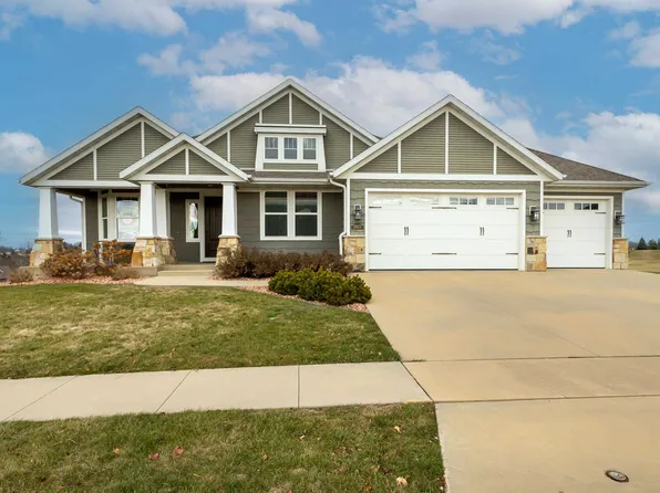1965 Creek Wood Dr, Dubuque, IA 52003