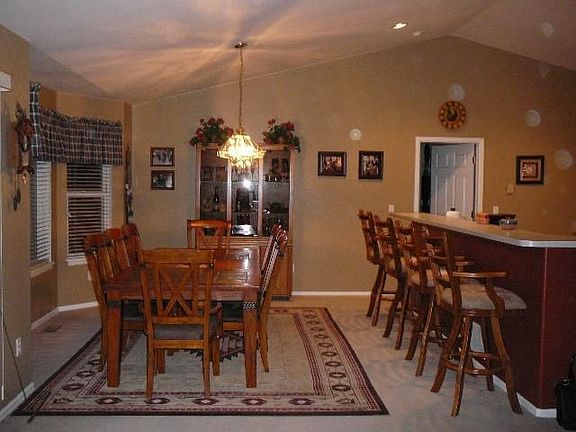 Diningroom w/ Bay Window