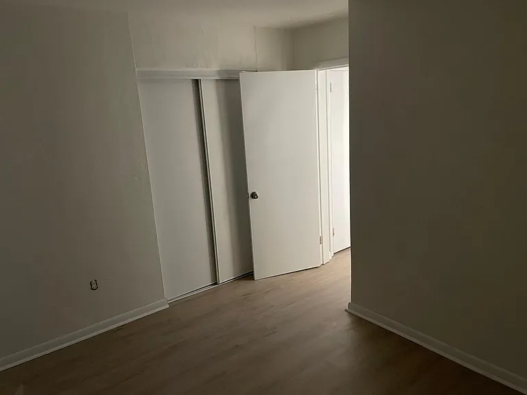 420 Grenfell Ave — Photo 12