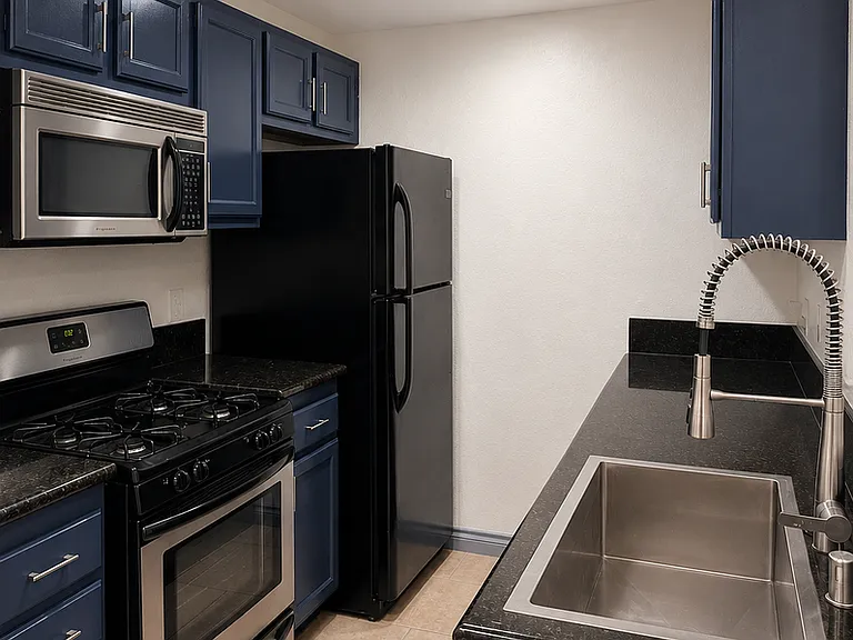NoHo Liv Apartments — Photo 13