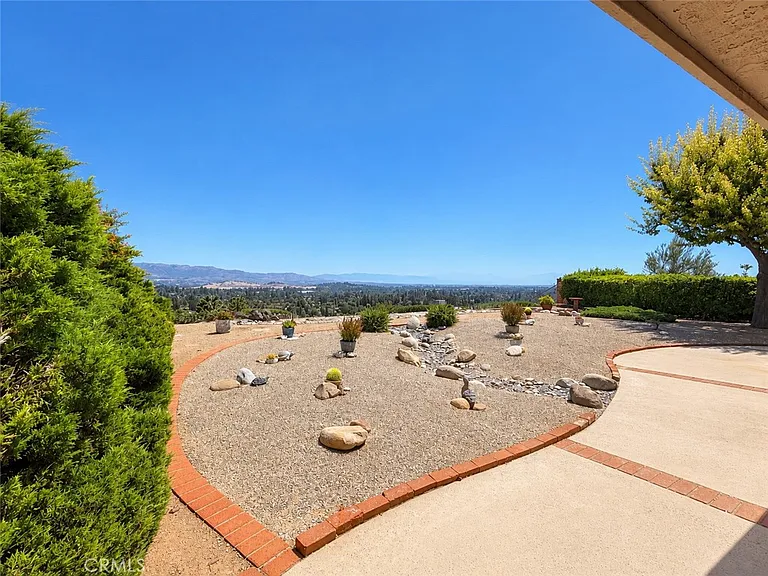 23707 Sandalwood St — Photo 2
