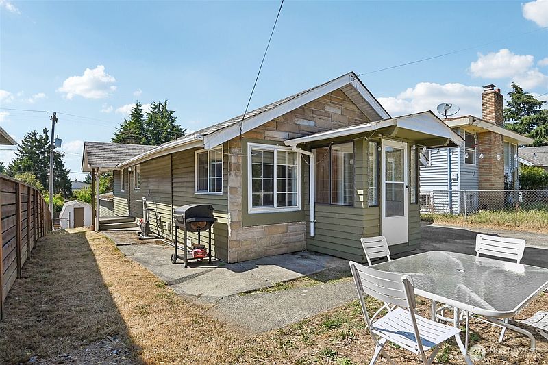 3rd image of 8703 16th Avenue SW