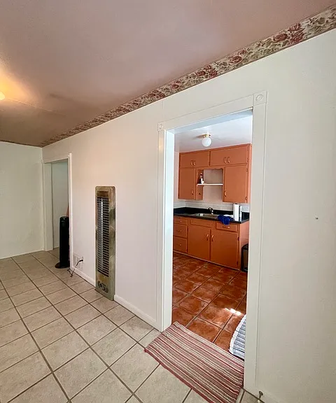 1107 1/2 Los Tomases Dr NW — Photo 4