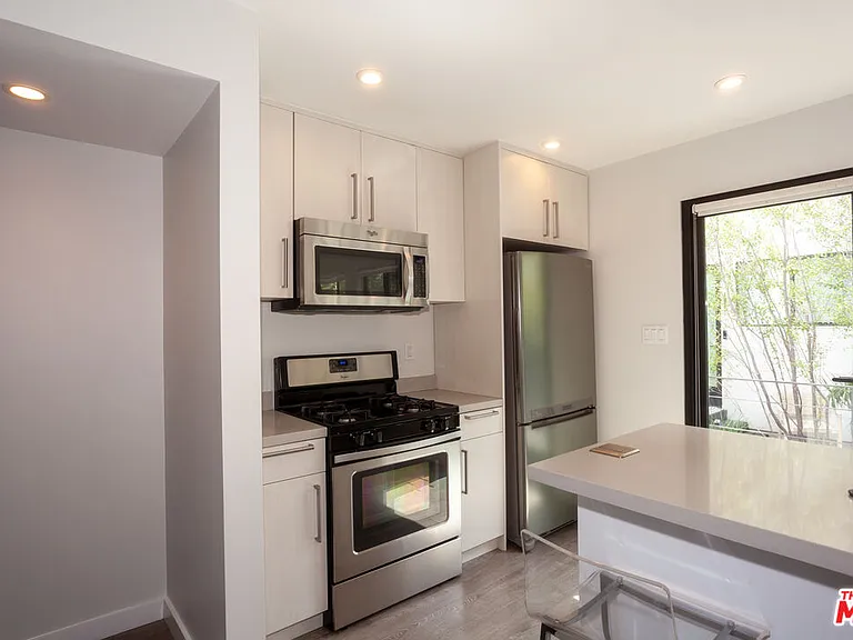 3015 Ocean Ave — Photo 3