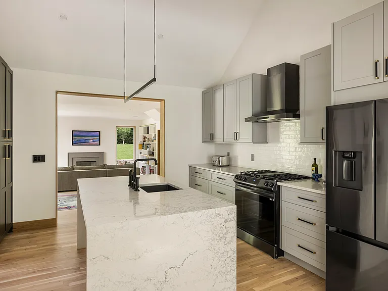 19 Hillside Ave — Photo 11