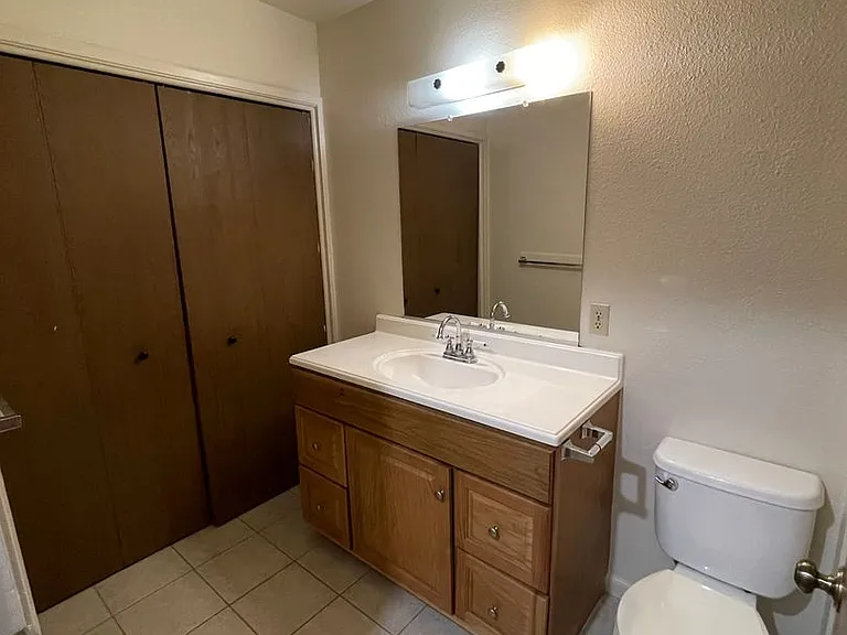 616 Yosemite — Photo 12