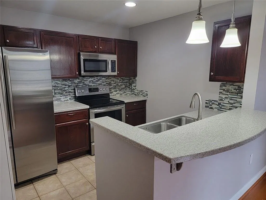 2 bed, 2.0 bath, $2,500 — Photo 3
