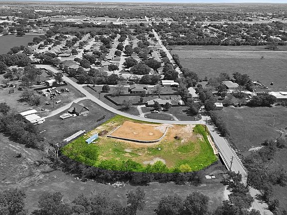 2nd image of 501 Rising Star Ln
