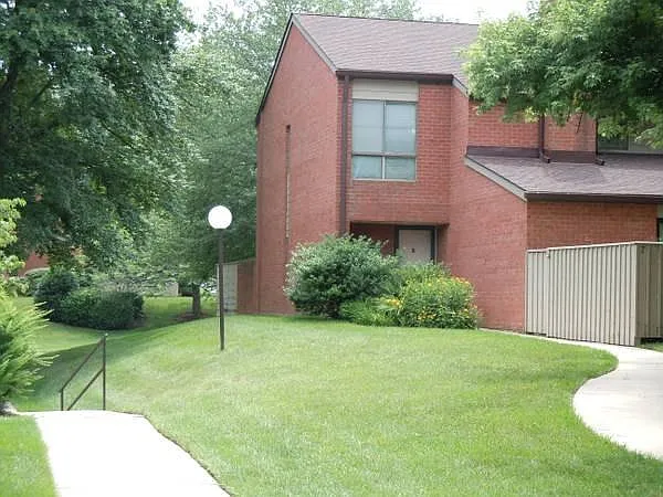 3 bed, 2.5 bath, 2142 sqft, $2,695 — Photo 4