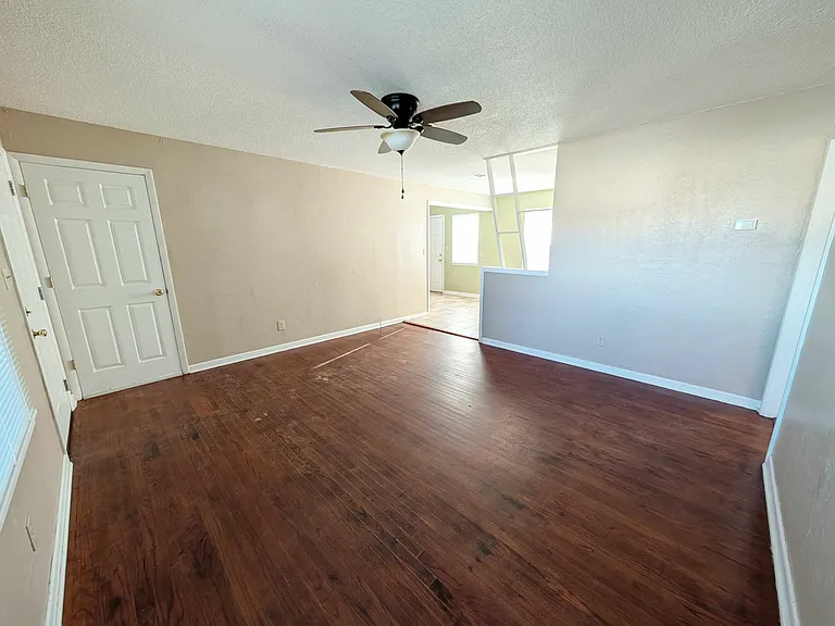5600 S Rockwood Ave — Photo 2