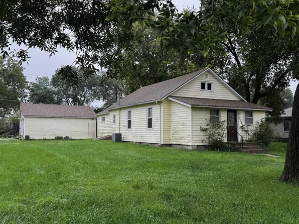 1180 N 8th St, David City, NE 68632