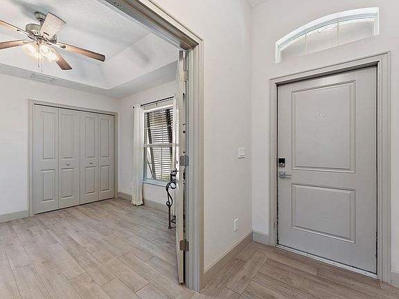 4th image of 573 SW Nagle Place