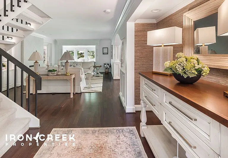 515 Crowfields Ln — Photo 4