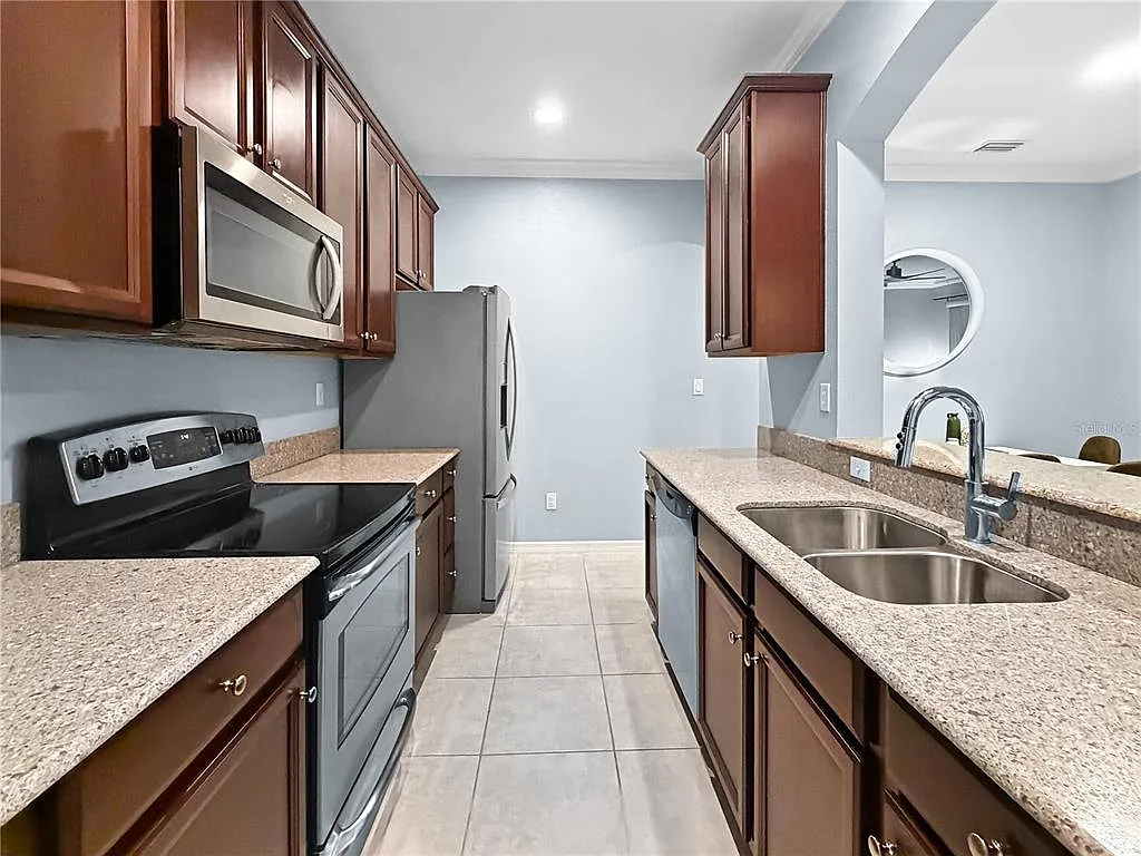 3 bed, 2.0 bath, 1332 sqft, $2,550 — Photo 4