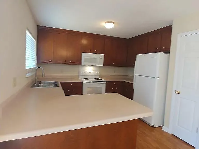 104 Brookfair Ln — Photo 5