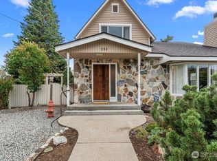 233 W Gibson Avenue, Chelan, WA 98816