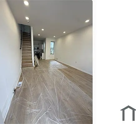 3 bed, 1400 sqft, $1,400 — Photo 2