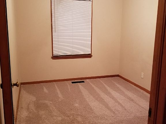 4th image of 1636 Hanna Dr