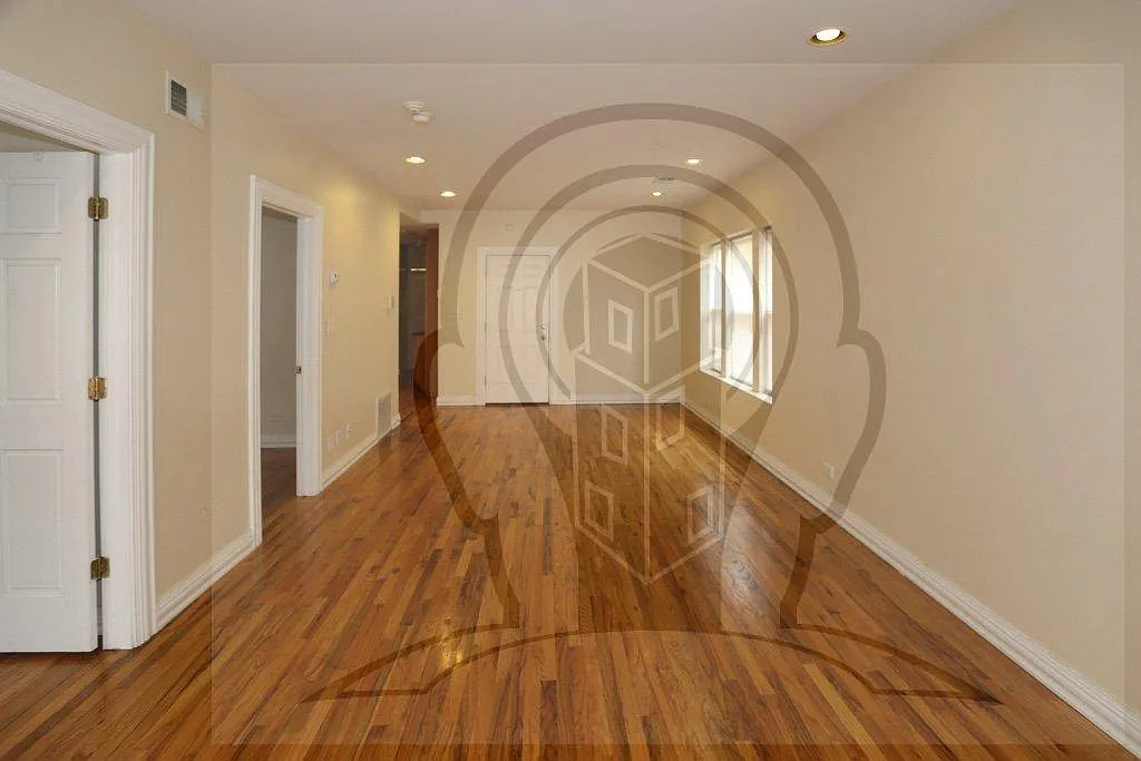 4 bed, 2000 sqft, $4,100 — Photo 2