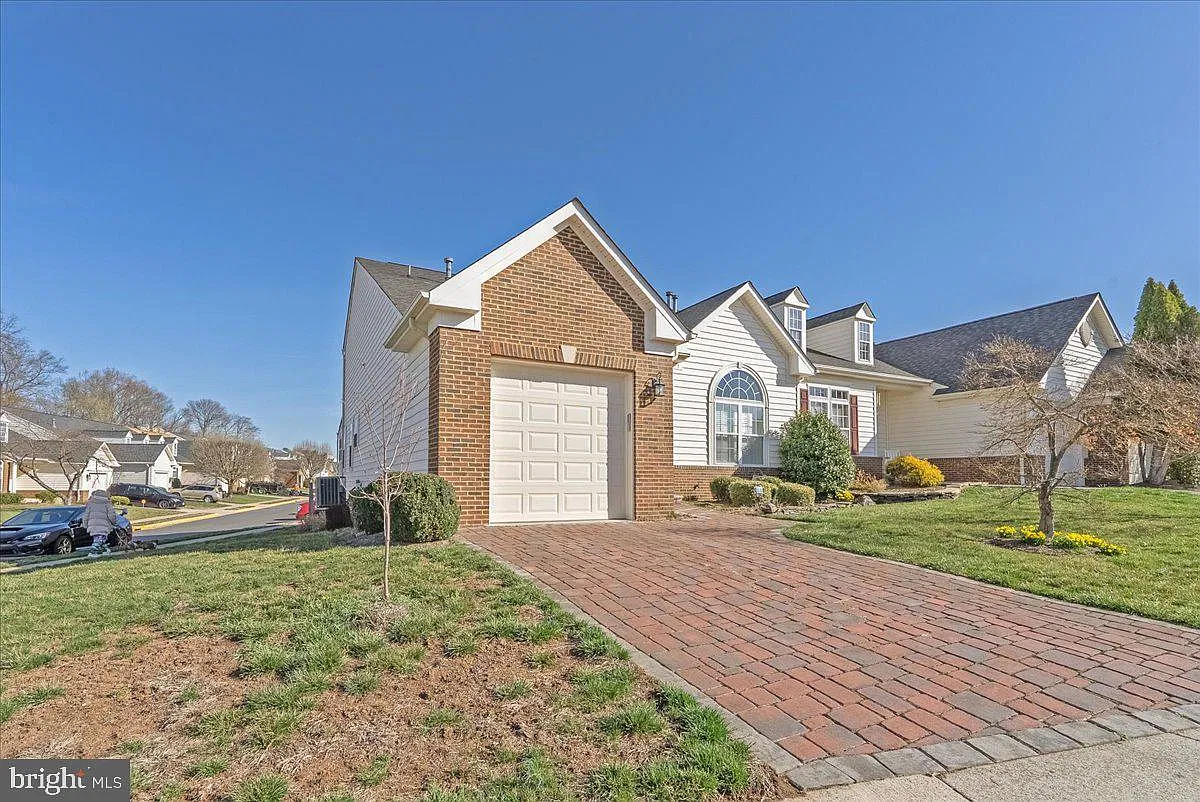 3 bed, 3.5 bath, 3040 sqft, $3,600 — Photo 1
