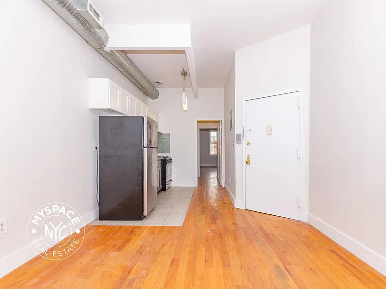 828 Halsey St #3A — Photo 1