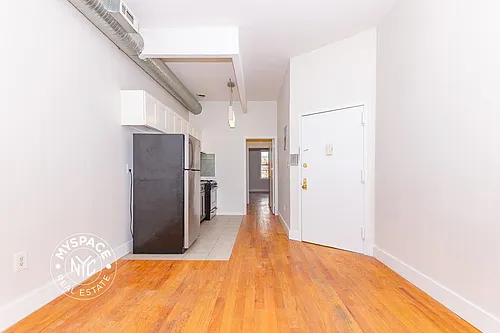 828 Halsey St #3A Photo 1