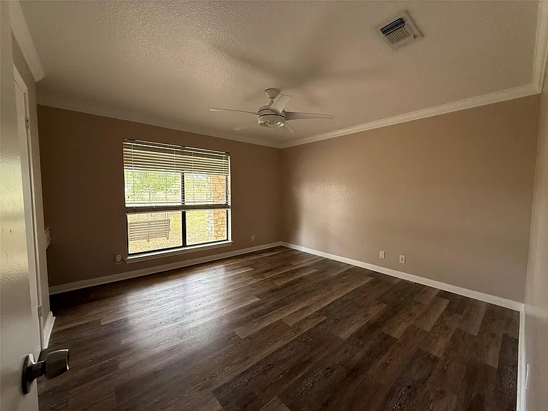 5850 Dacy Ln — Photo 9
