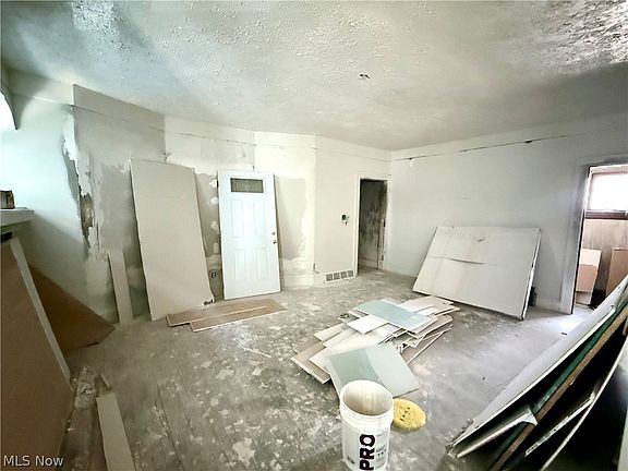 2nd image of 3309 E 146th St
