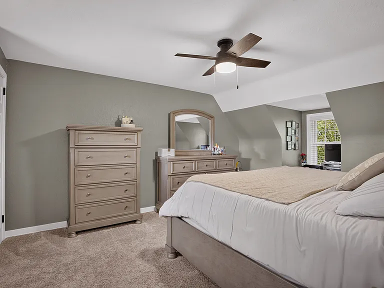 302 Lindsay Rd — Photo 17