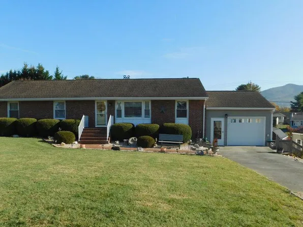 5825 Plantation Rd, Roanoke, VA 24019