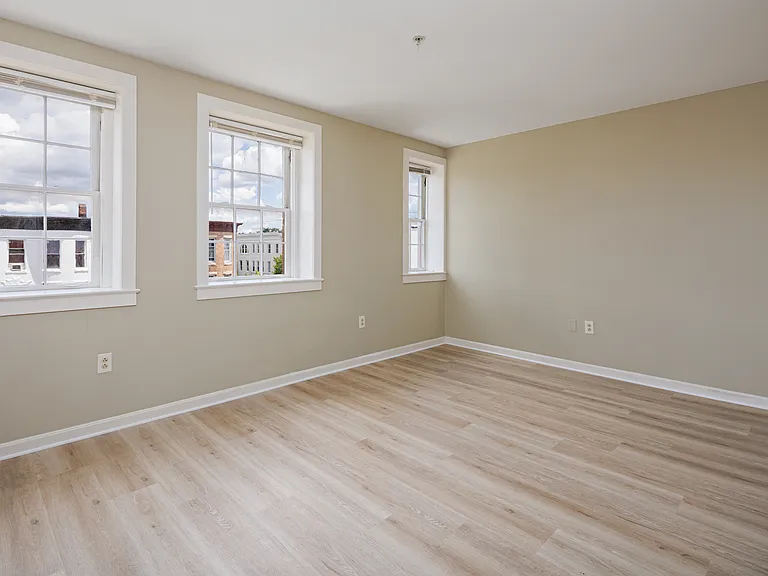 2438 Saint Paul St #2H — Photo 8