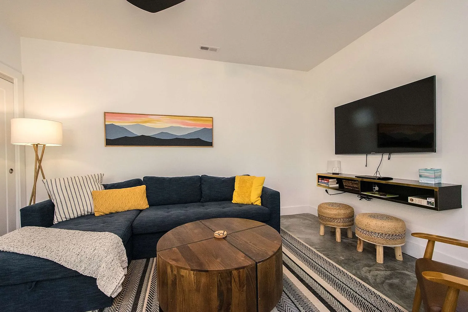 3 bed, 2.0 bath, 1786 sqft, $4,758 — Photo 3