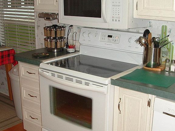 RANGE AND BUILT IN MICROWAVE