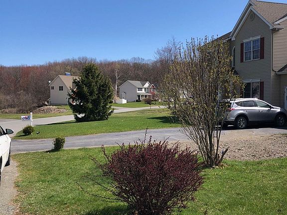 4th image of 105 Hickory Ct