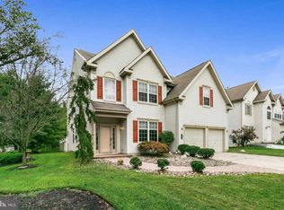 1 Wood View Dr, Mount Laurel, NJ 08054