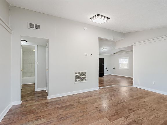 5th image of 2949 Wallace Ave